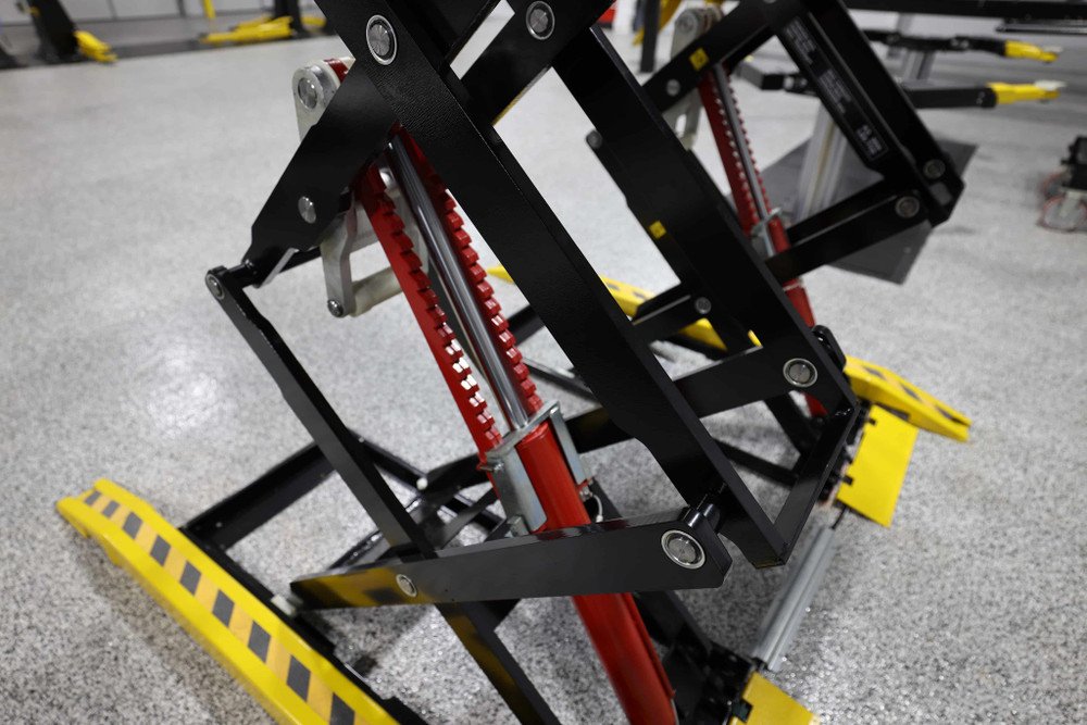 Challenger DX77 7700 lb ALI Certified Scissor Lift - Image 5