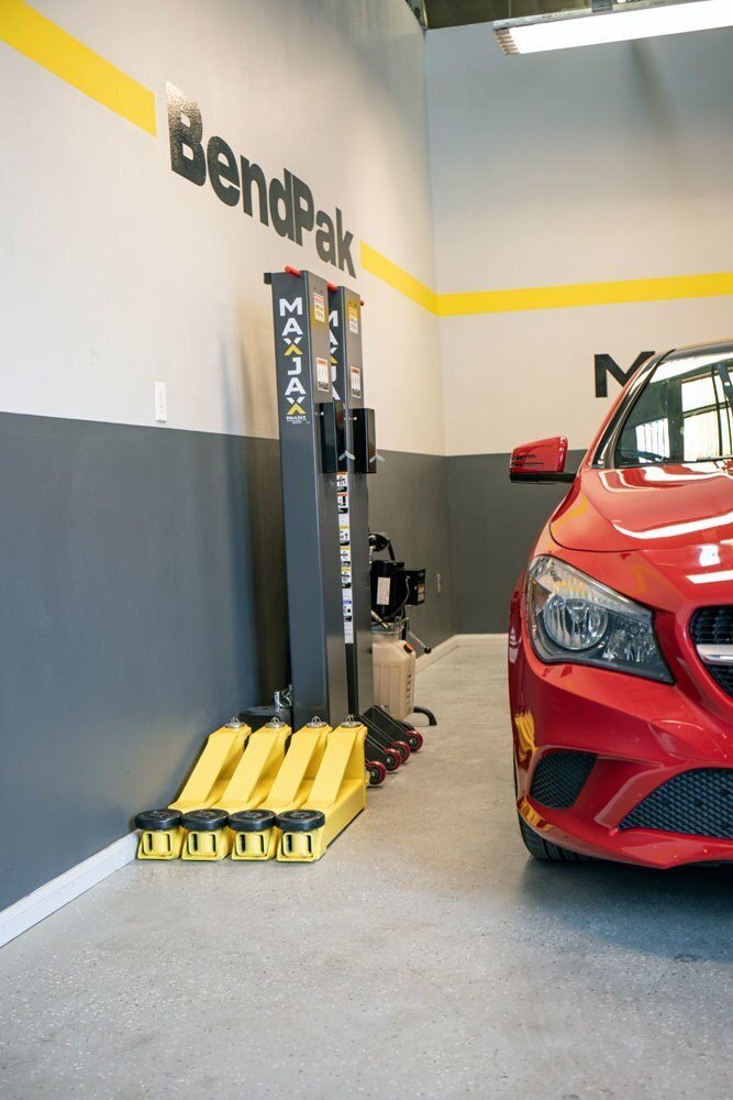 MaxJax M7K Portable Two-Post Garage Lift - Supreme Package - Image 3