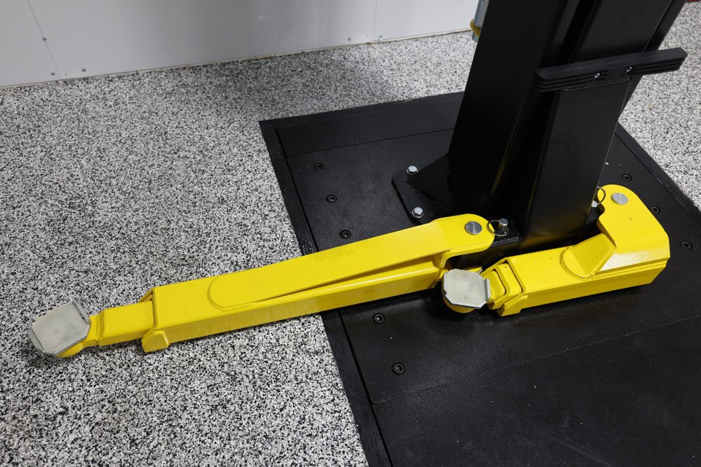 Challenger CL10AV3 10,000 lb ALI Certified Versymmetric Two-Post Adjustable Lift - Image 7