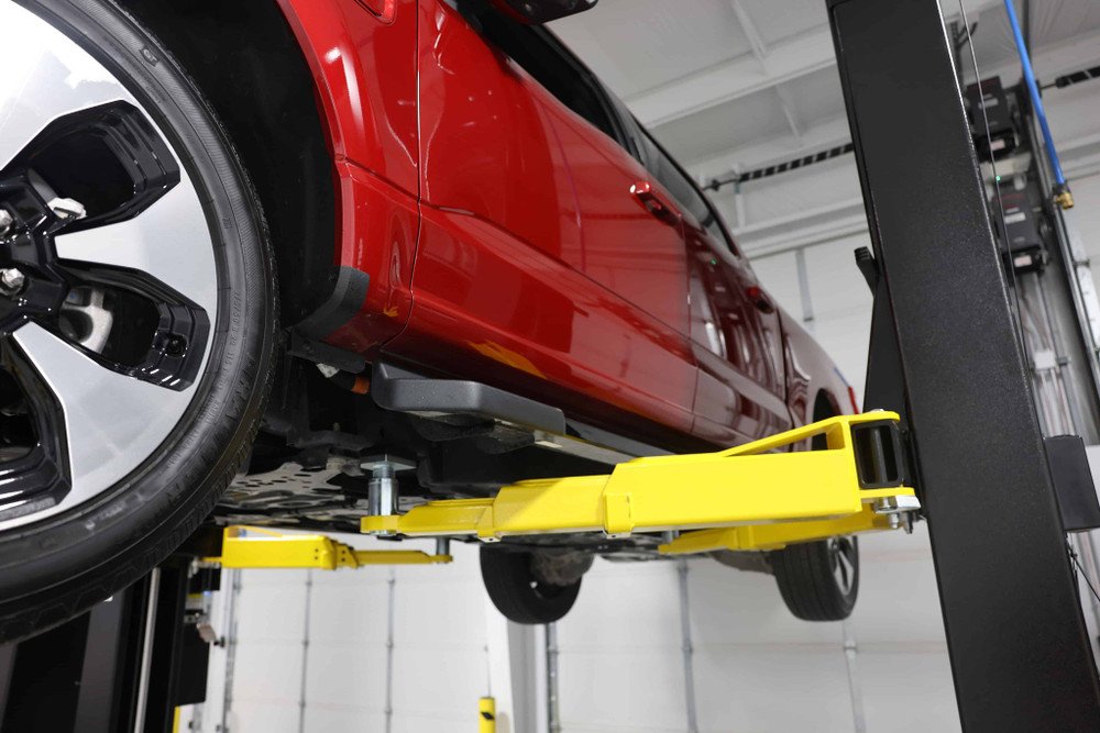 Challenger CL12A 12,000 lb ALI Certified Heavy Duty Symmetric Two-Post Adjustable Lift - Image 6