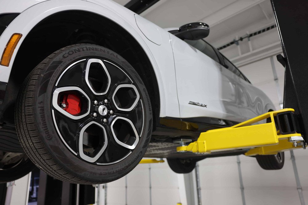 Challenger CL12A 12,000 lb ALI Certified Heavy Duty Symmetric Two-Post Adjustable Lift - Image 5